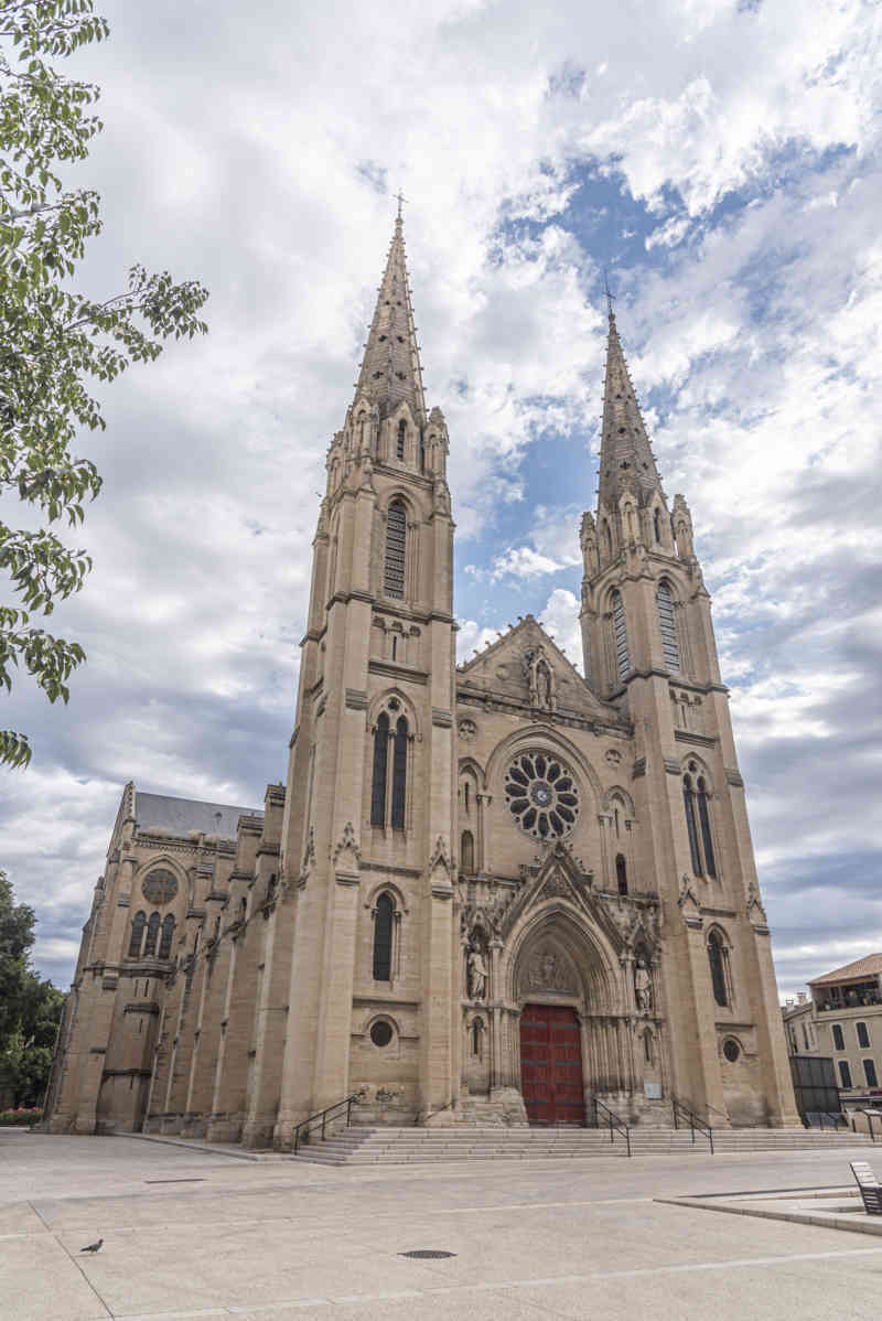 Francia - Nimes 021 - iglesia de Saint-Baudile.jpg